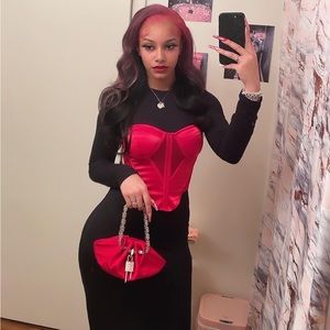 Meet your Posher, Akeirha